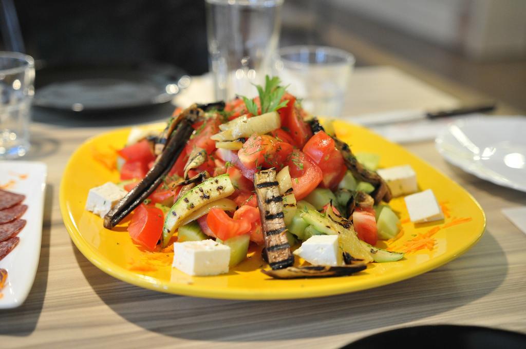 Diva Hotel Blagoevgrad Bagian luar foto